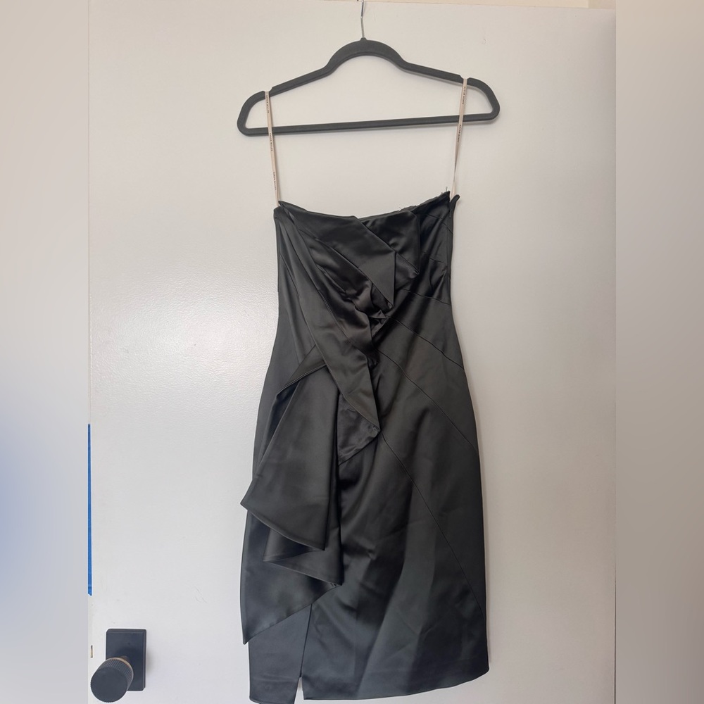 Karen Millen: Elegant Grey Satin Strapless Dress